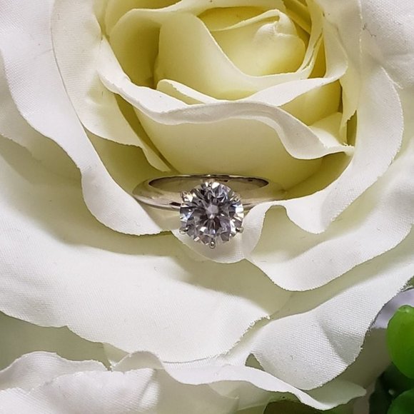 2 Carat Moissanite Ring With 925 Sterling Silver Band, D, VVS1 (M116) - Picture 6 of 7